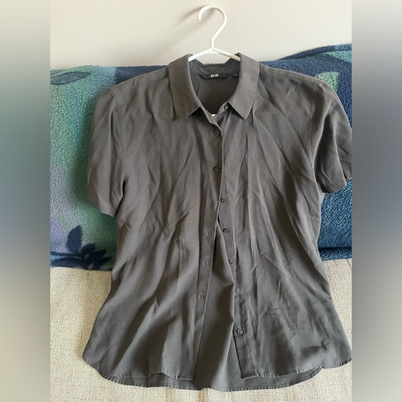 Uniqlo button up shirt - olive - Picture 2 of 3